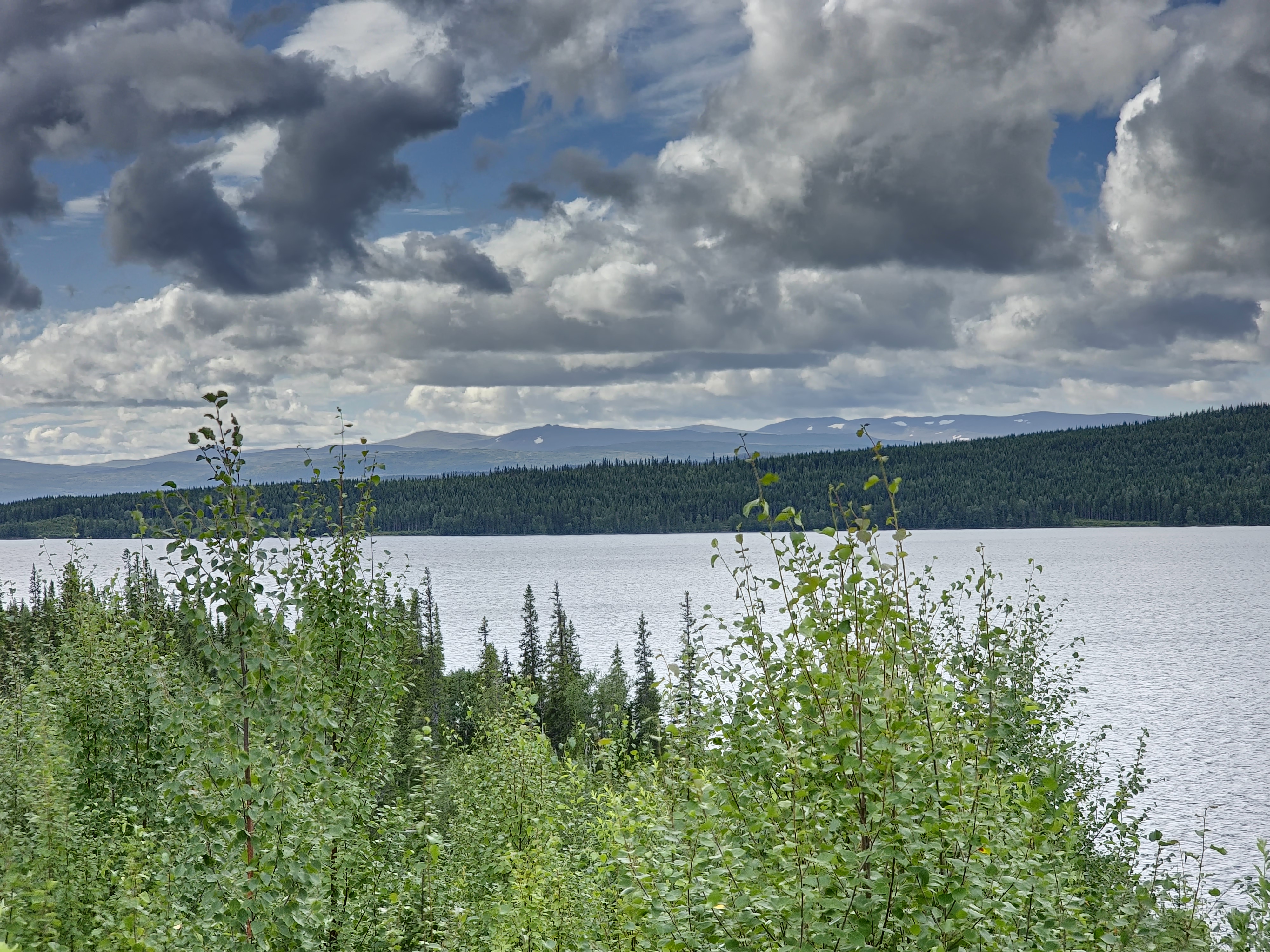 Wolkenhimmel über See
